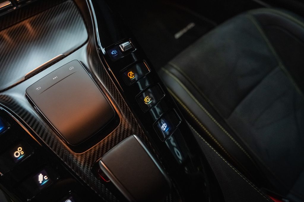 MERCEDES-BENZ AMG GT R*KERAMIK*BURM*MEMORY*CARBON*TRACK-PACK* MERCEDES-BENZ AMG GT R*KERAMIK*BURM*MEMORY*CARBON*TRACK-PACK*