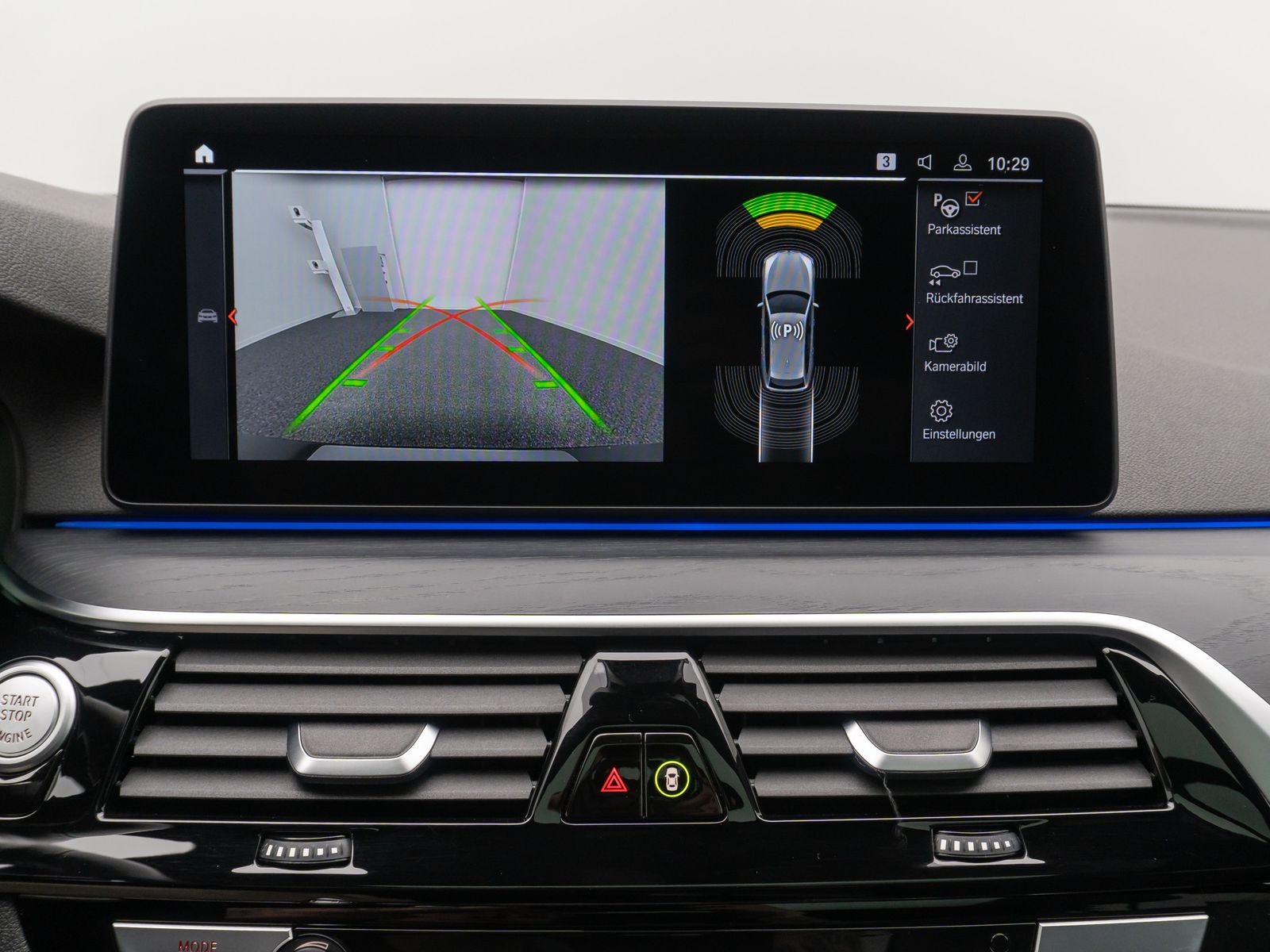 Fahrzeugabbildung BMW 530d xD Alarm HUD DAB Kamera DisplayKey Panorama