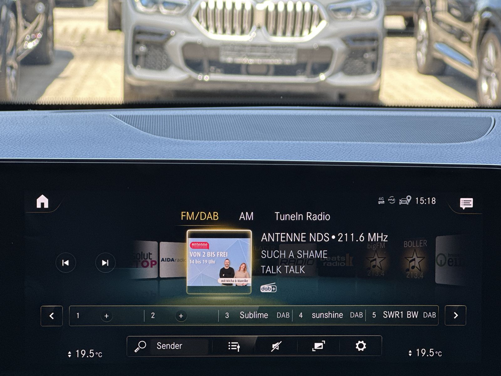 Fahrzeugabbildung Mercedes-Benz A 250e Progressive NAV+LED+PANO+360°+WIDESCREEN