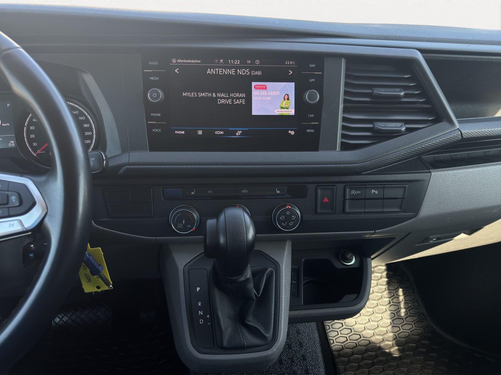 Volkswagen T6.1 Kasten 2.0 TDI LR AHK+PDC+Navi+Klima+StandH