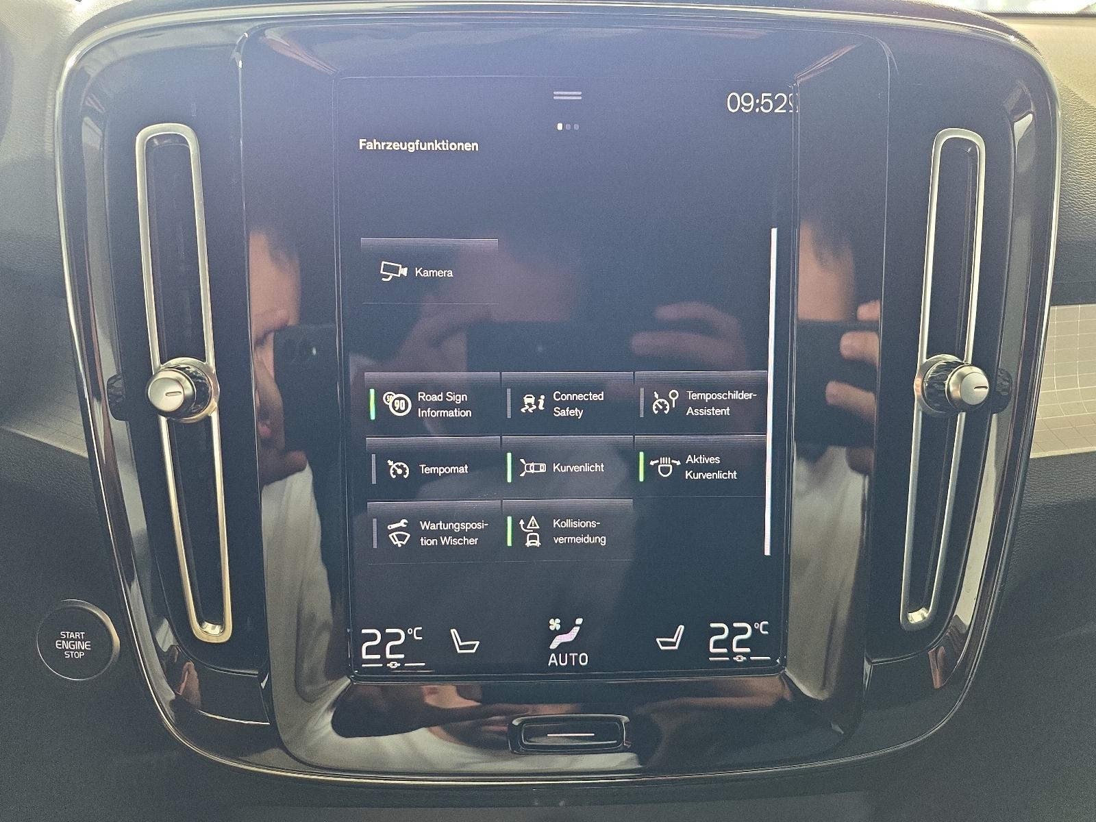 Volvo XC40 T3 Momentum Pro ACC BLIS AHK Kamera LED SHZ