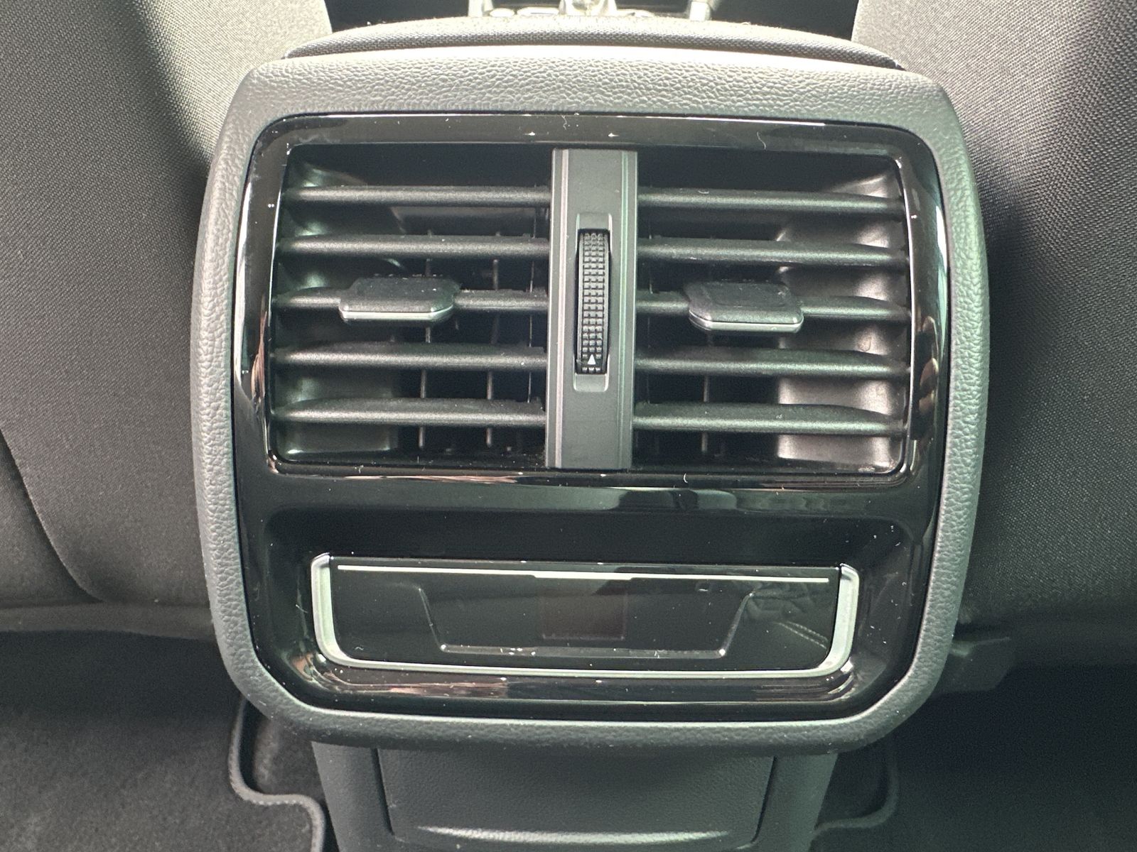 Fahrzeugabbildung Volkswagen Passat Variant 1.5 TSI DSG Business NAV+LED+ACC