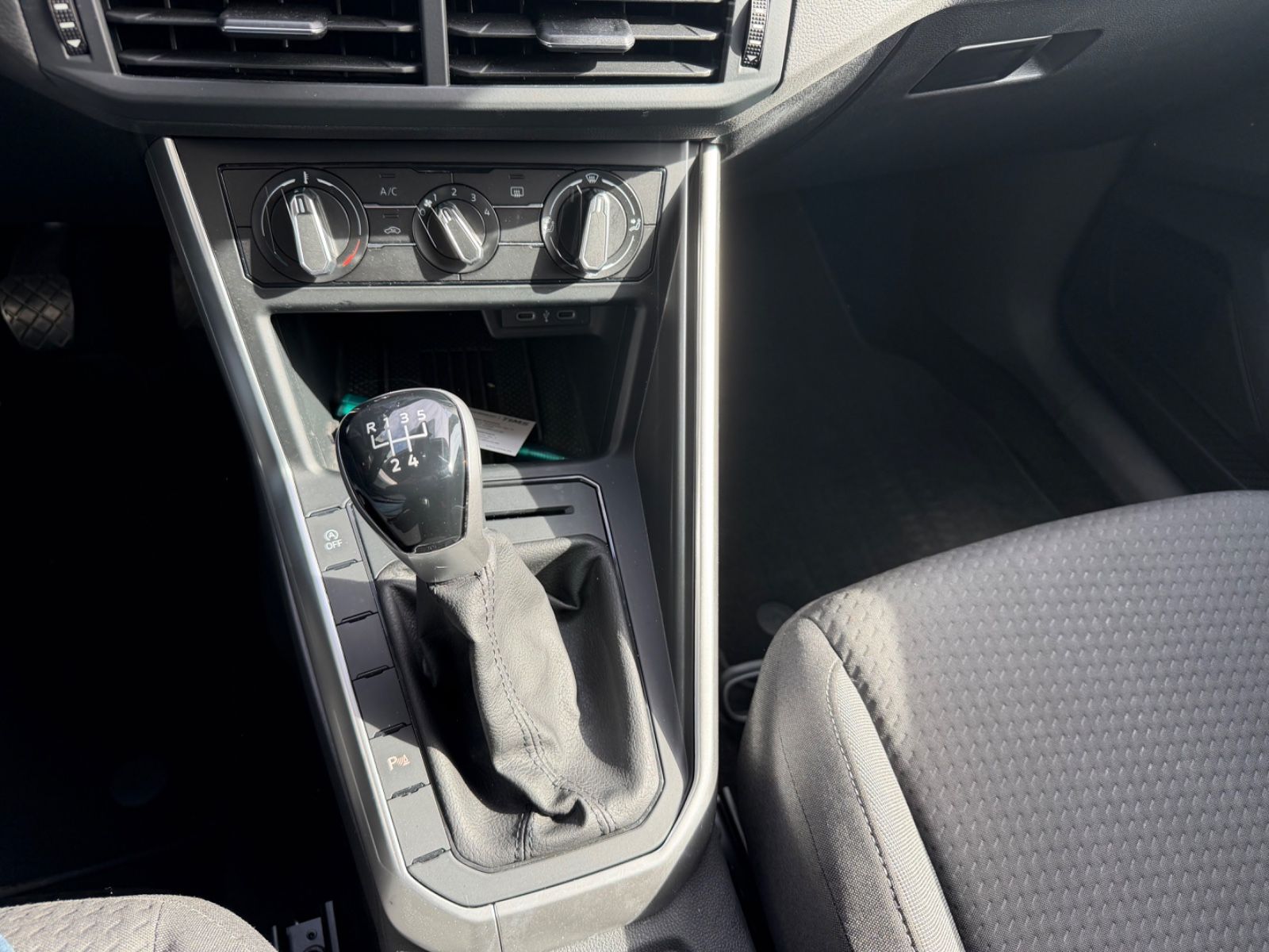 Fahrzeugabbildung Volkswagen Polo VI 1.0 TSI Life LED KLIMA Garantie PD