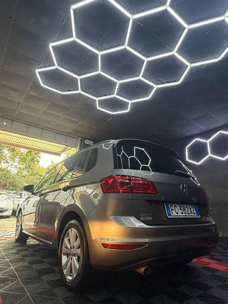 Volkswagen Golf - 1
