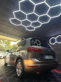 Volkswagen Golf - 1
