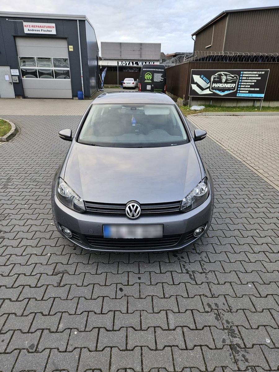 Volkswagen Golf 2009 — rear view