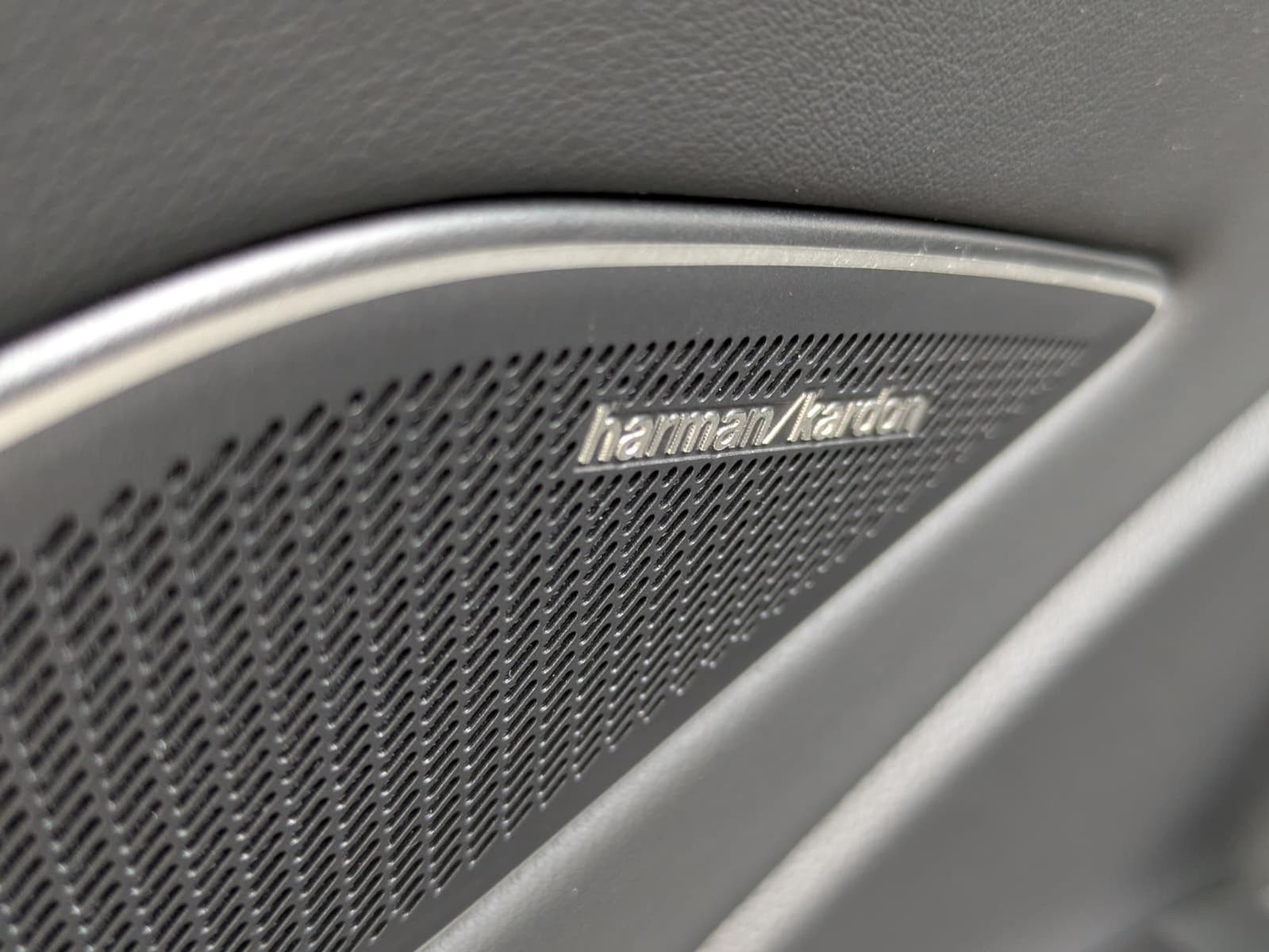 Fahrzeugabbildung Volkswagen Tiguan 2.0 TDI 4M R-Line PANO*H&K*AHK*MATRIX*20"