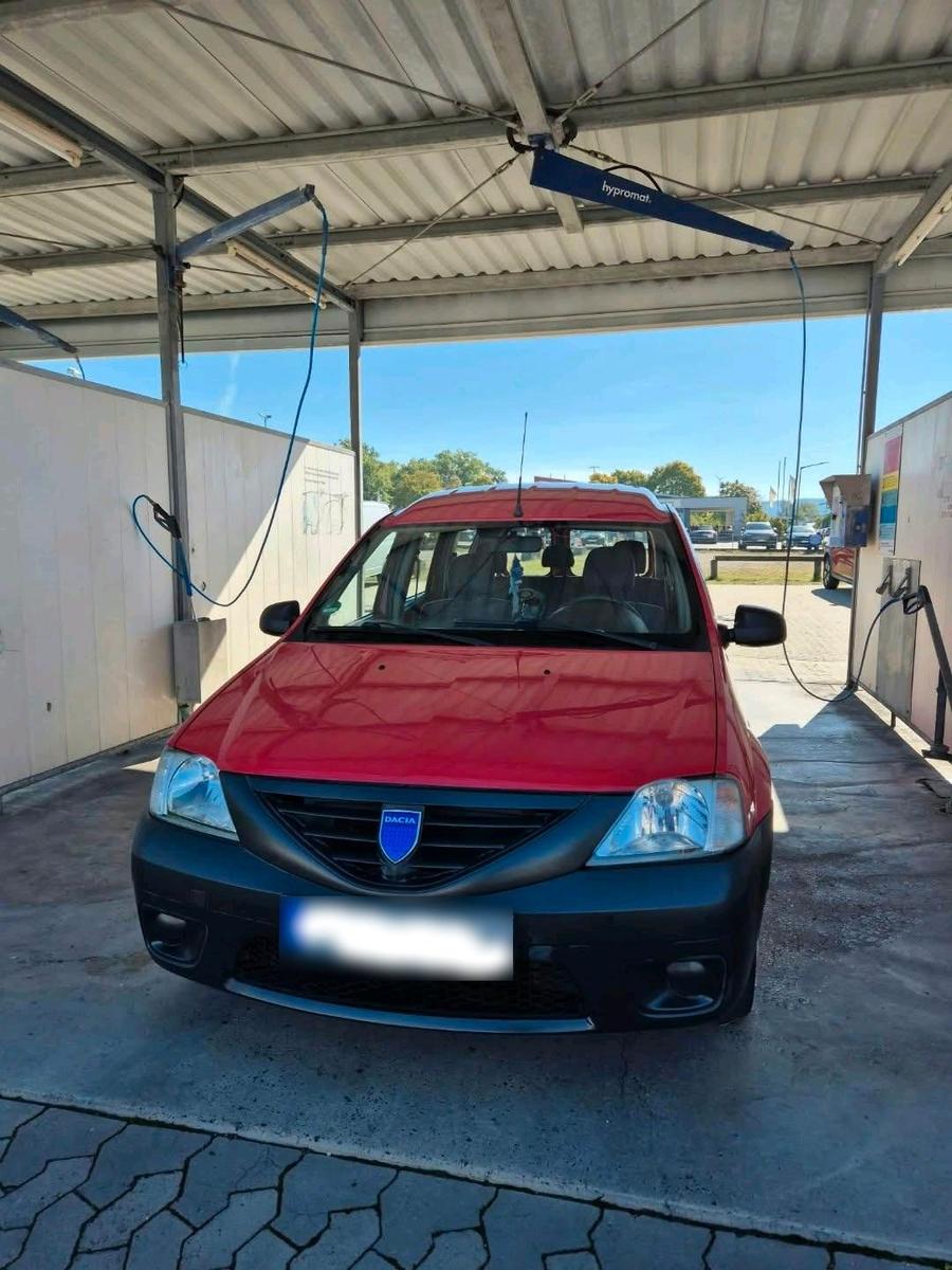 Dacia Logan 2010 — салон