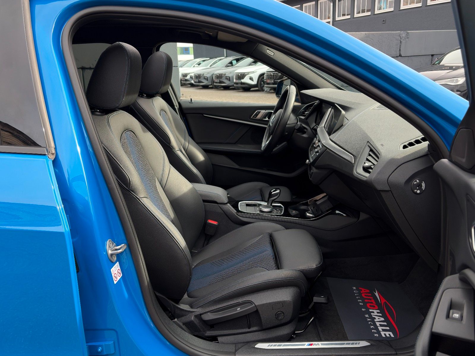 Fahrzeugabbildung BMW 118i M Sport Leder PANO TEMP CAM LED HiFi