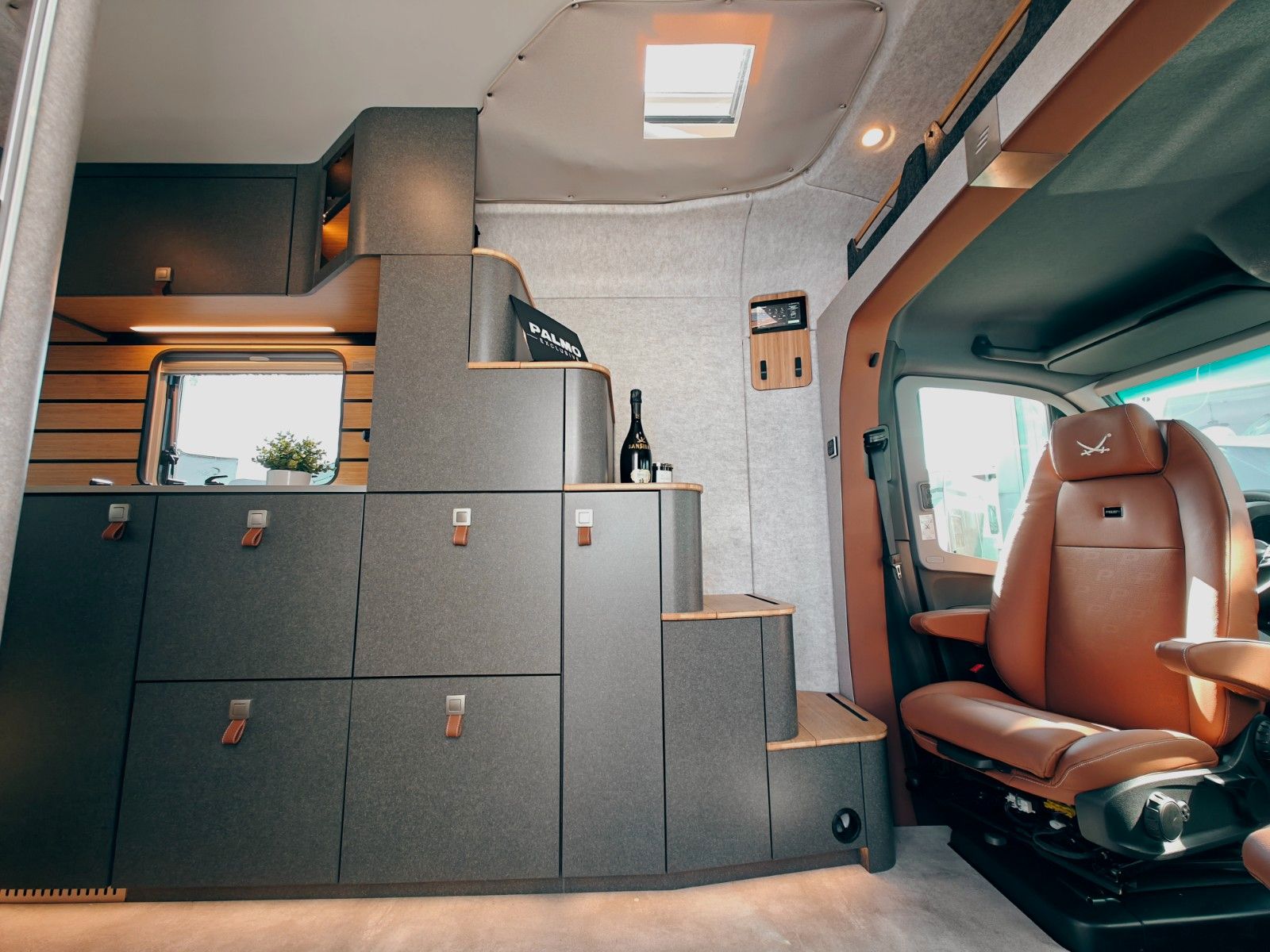 Fahrzeugabbildung HYMER / ERIBA / HYMERCAR VENTURE S 4x4 SANSIBAR® LTD. 1 OF 7 by palmo