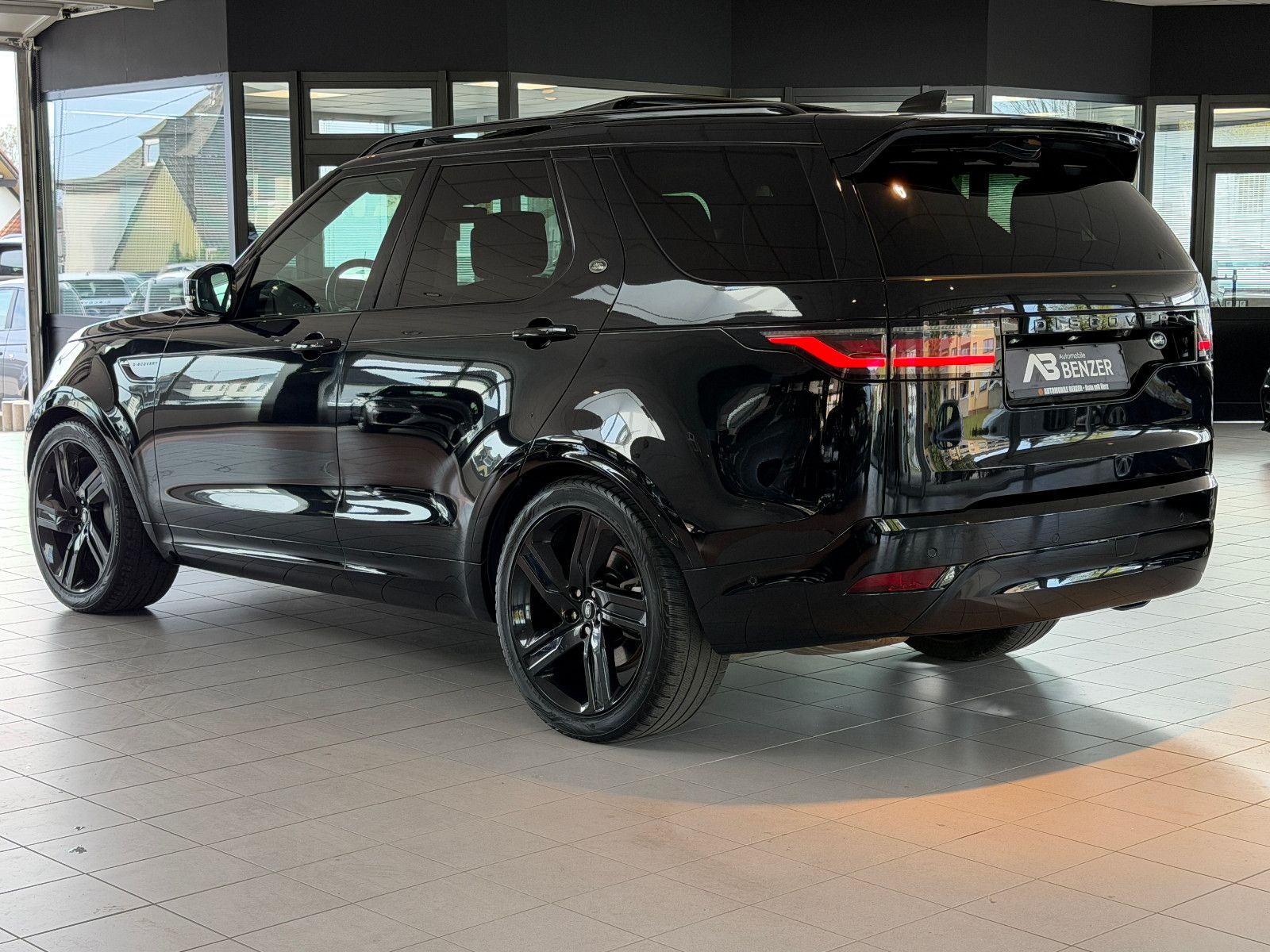 Fahrzeugabbildung Land Rover Discovery 5 R-Dynamic HSE D250 c AWD/PANO/MEMORY