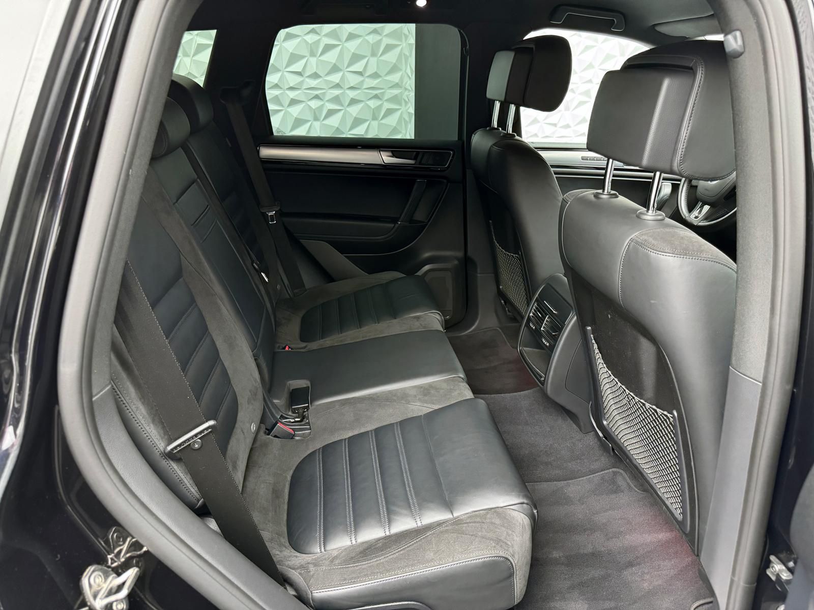 Fahrzeugabbildung Volkswagen 3.0 TDI R-LINE/4MOTION/STANDHZ/LUFT/KEY/AHK/360°
