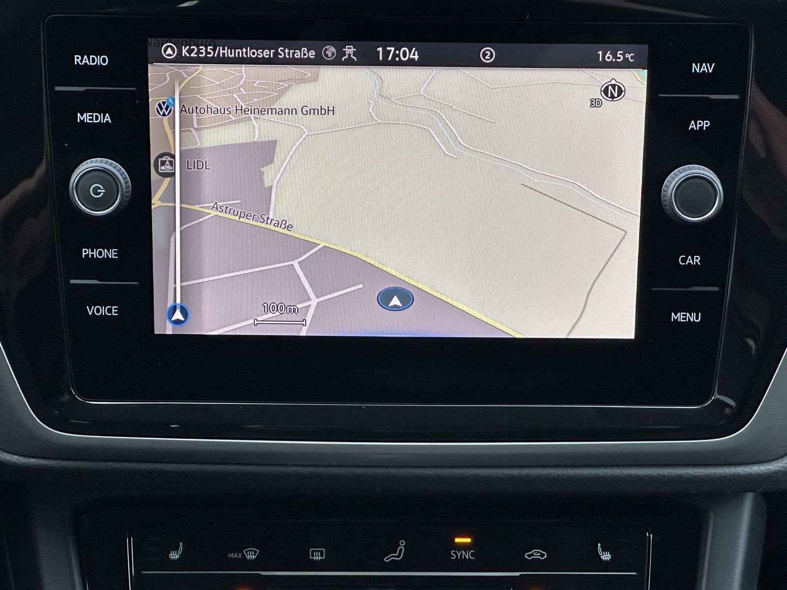 Fahrzeugabbildung Volkswagen Touran 2.0 TDI DSG CL NAV+IQ-DRIVE+KAM+VCOCK+ACC