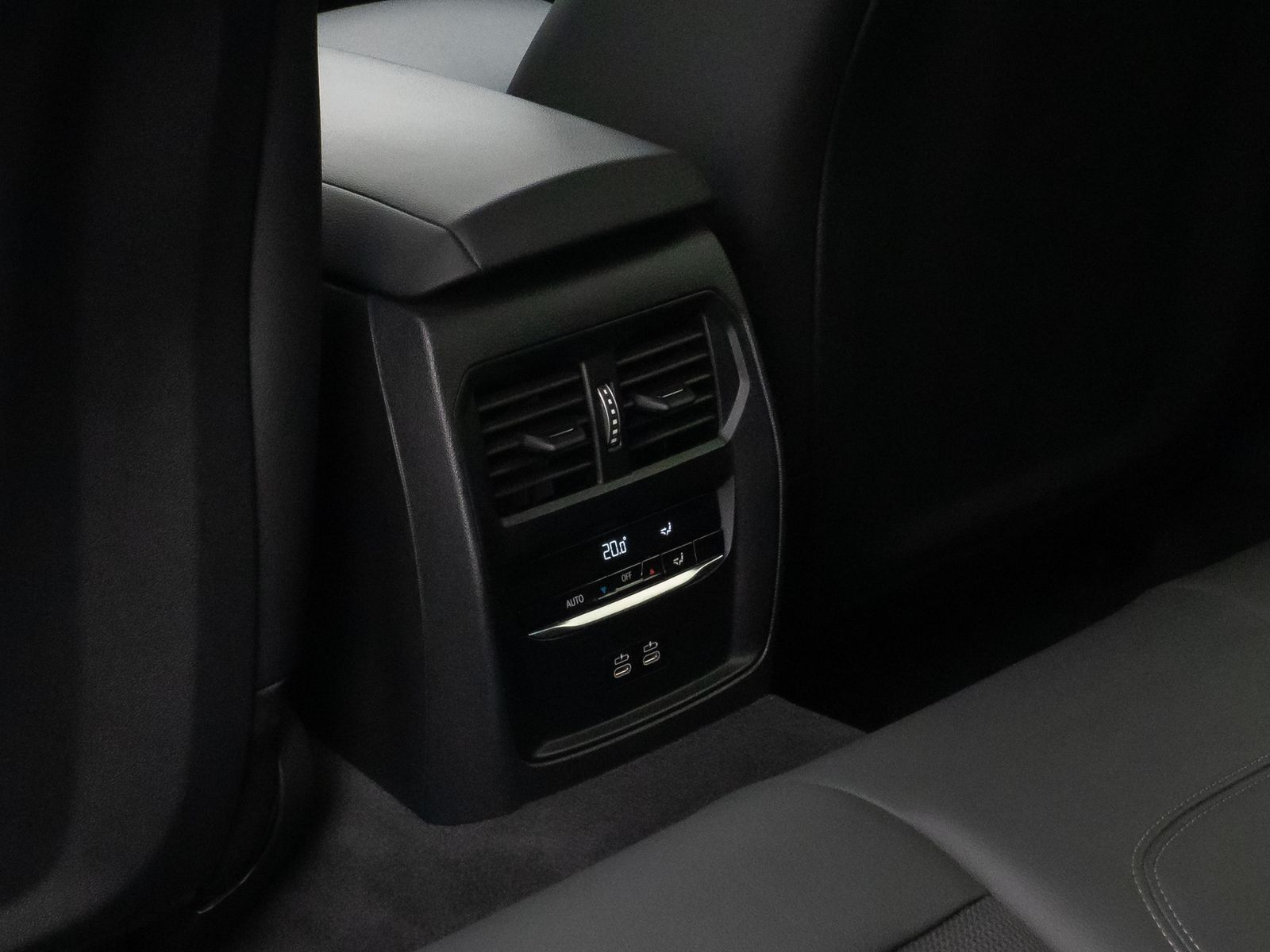 Fahrzeugabbildung BMW 318d Kamera HUD DAB ACC Komfort Alarm Sport