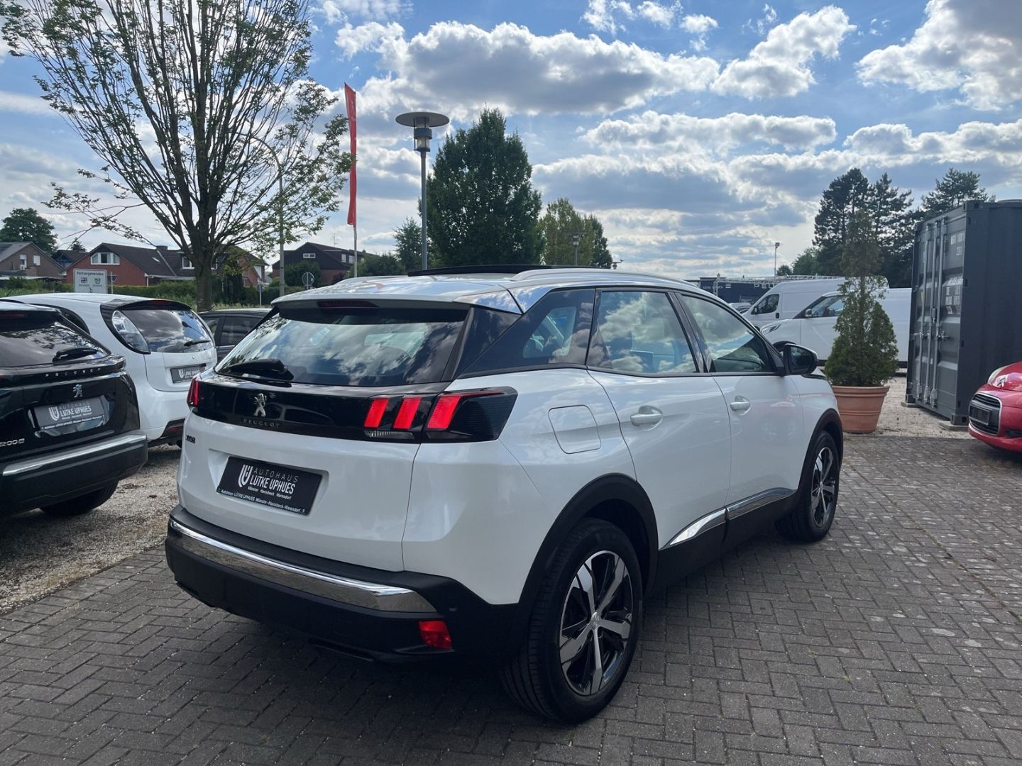 Fahrzeugabbildung Peugeot 3008 Allure BlueHDi 130 EAT8 AHK El. Pano Navi