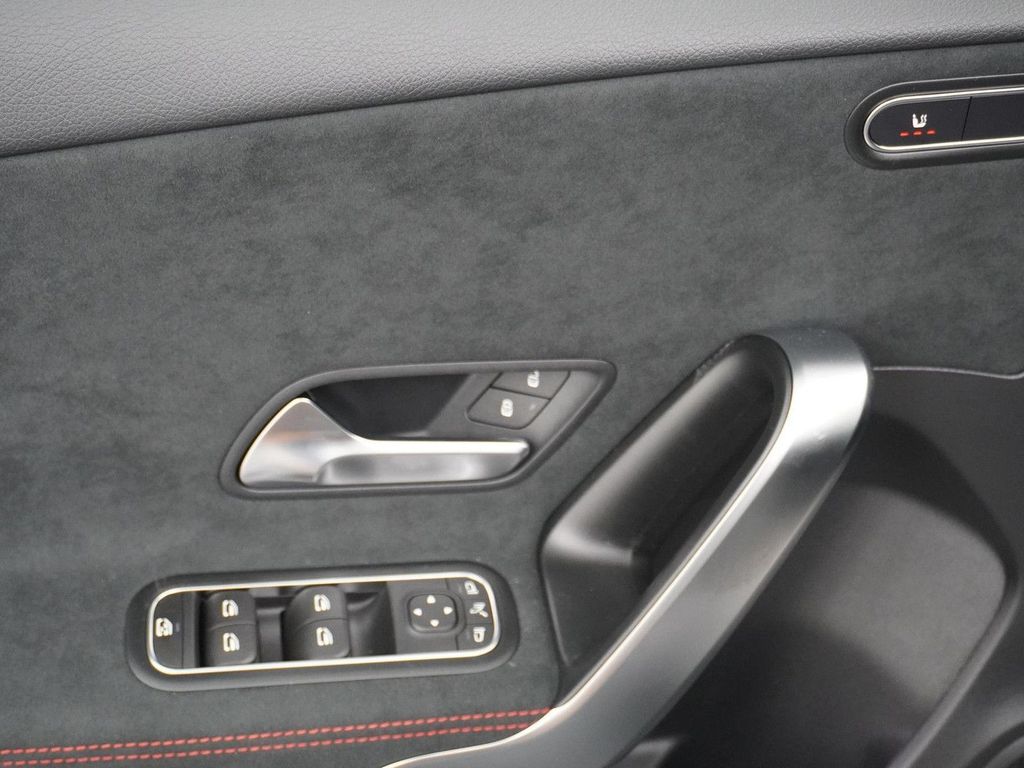 Mercedes-Benz A 180 Star Edition AMG Line | Panorama - Schiebe