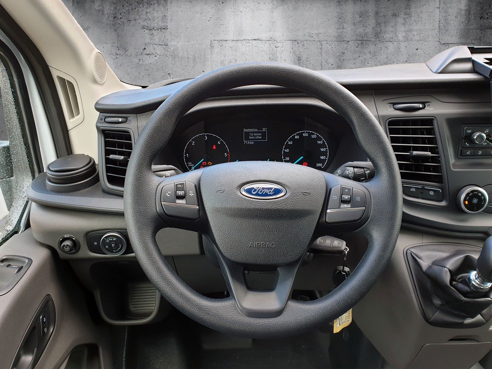 Fahrzeugabbildung Ford Transit Pritsche 350 L3 Doppelkabine Basis