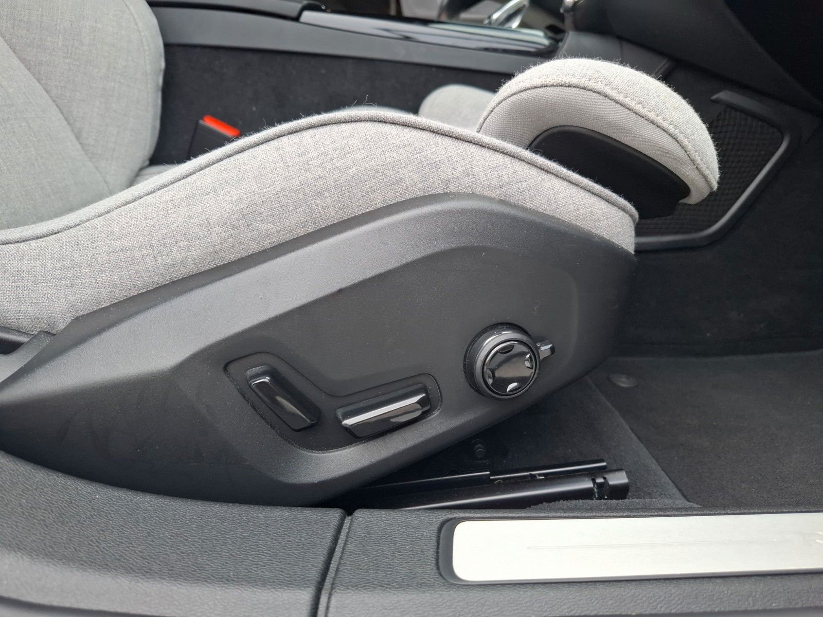 Fahrzeugabbildung Volvo V60 Kombi Inscription Recharge Plug-In Hybrid AW