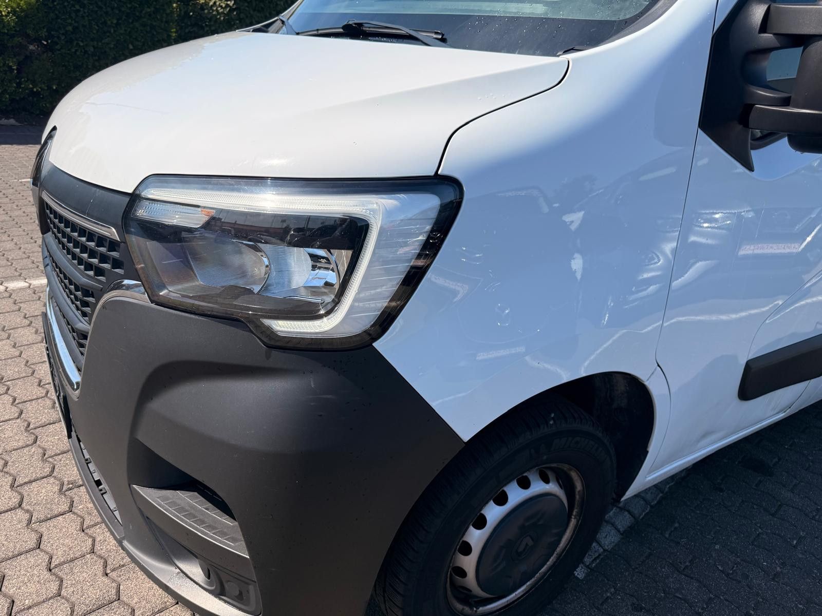 Fahrzeugabbildung Renault Master III Kasten L1H2 HKa 3,5t / MWST
