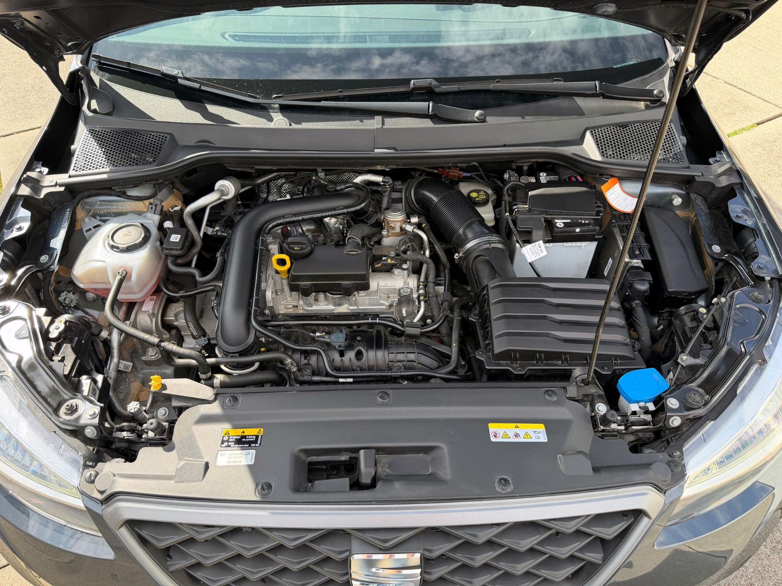 Fahrzeugabbildung SEAT Arona 1.0 TSI DSG FR ACC LED NAV KAM PDC SHZ