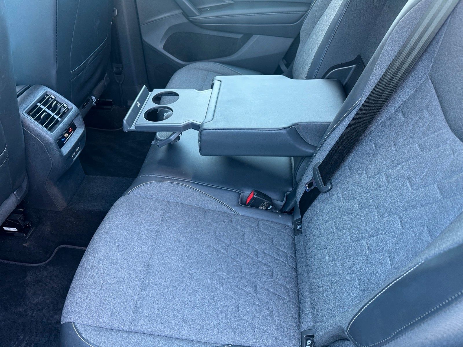 Fahrzeugabbildung Volkswagen Tayron Life 1.5 TSI