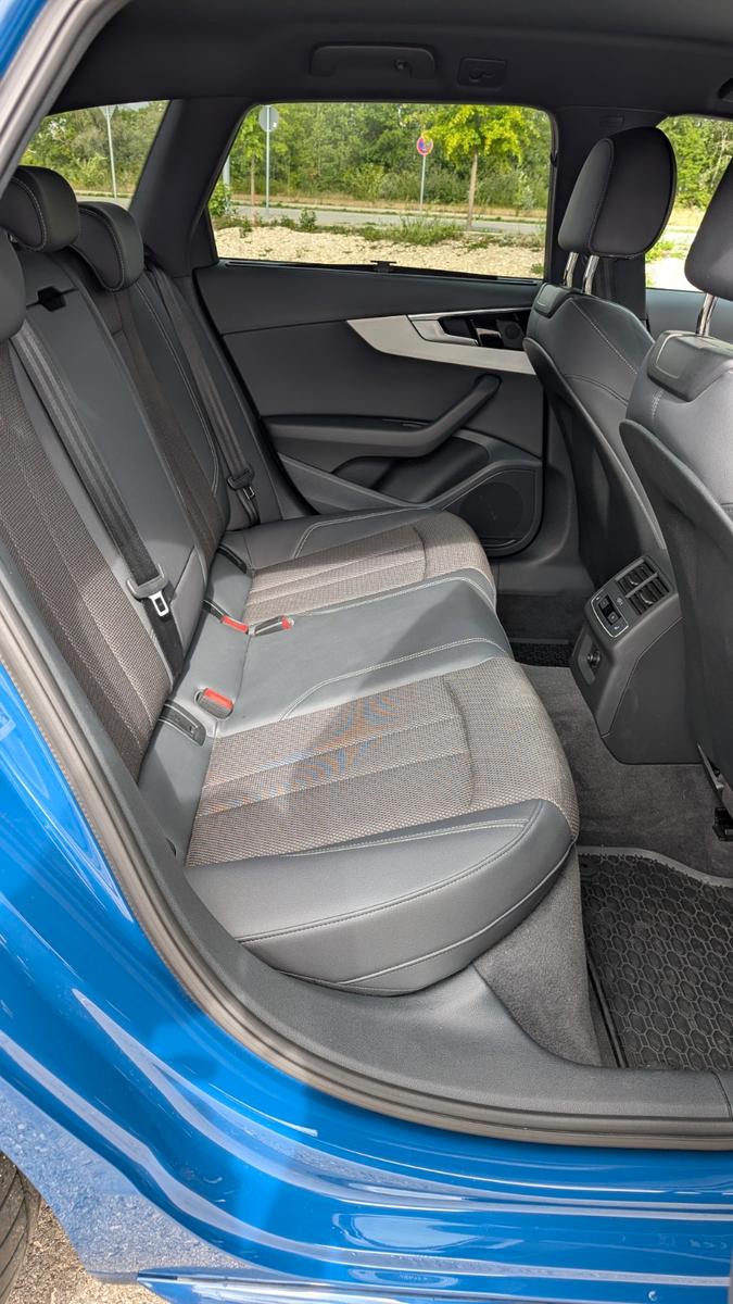Audi A4 45 TFSI S tronic quattro S line Avant S line