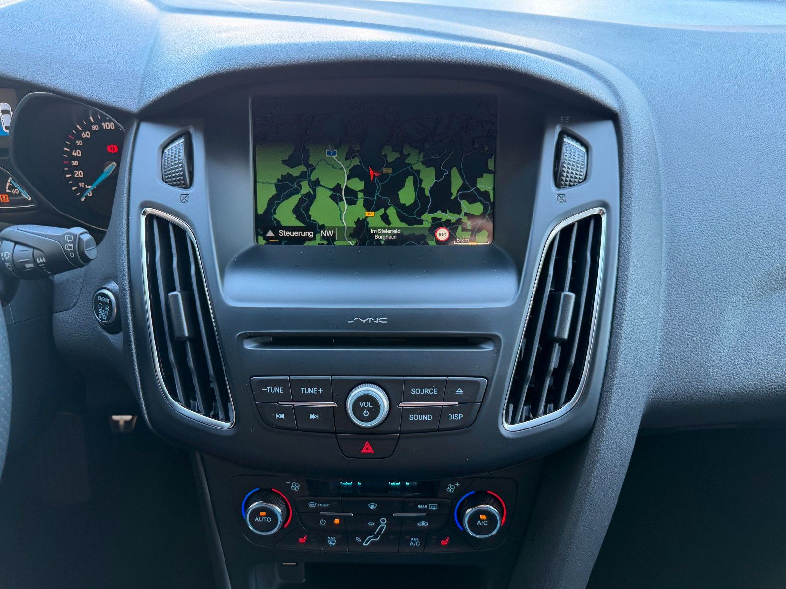 Fahrzeugabbildung Ford Focus Turnier ST+SportfahrW+BiXenon+Alcantara