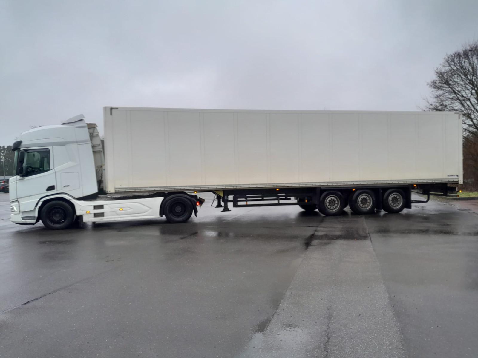 Schmitz Cargobull Isokoffer Doppellift-Achse Tüv neu 2014 German
