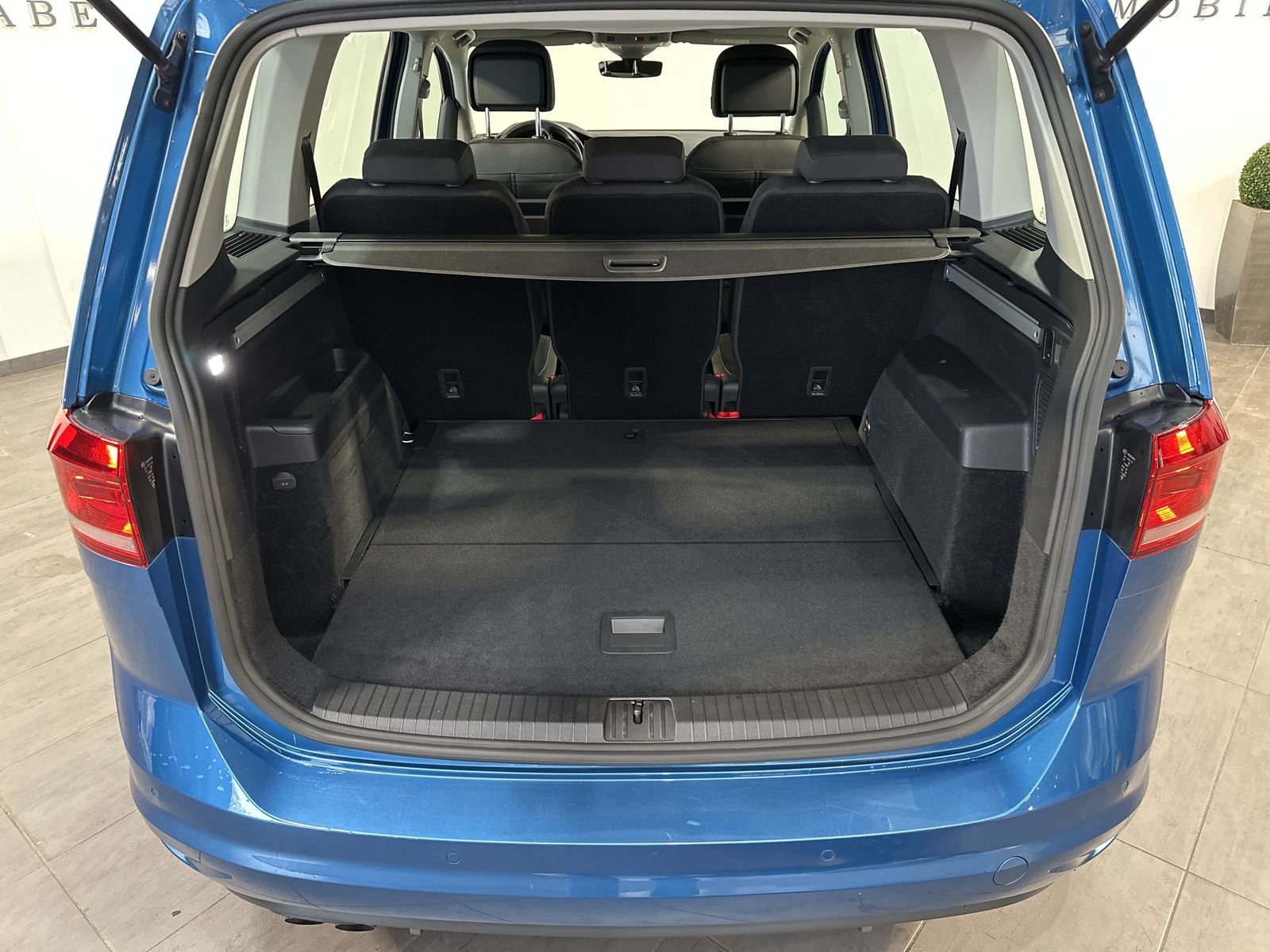 Fahrzeugabbildung Volkswagen Touran 2.0 TDI DSG CL NAV+IQ-DRIVE+KAM+VCOCK+ACC