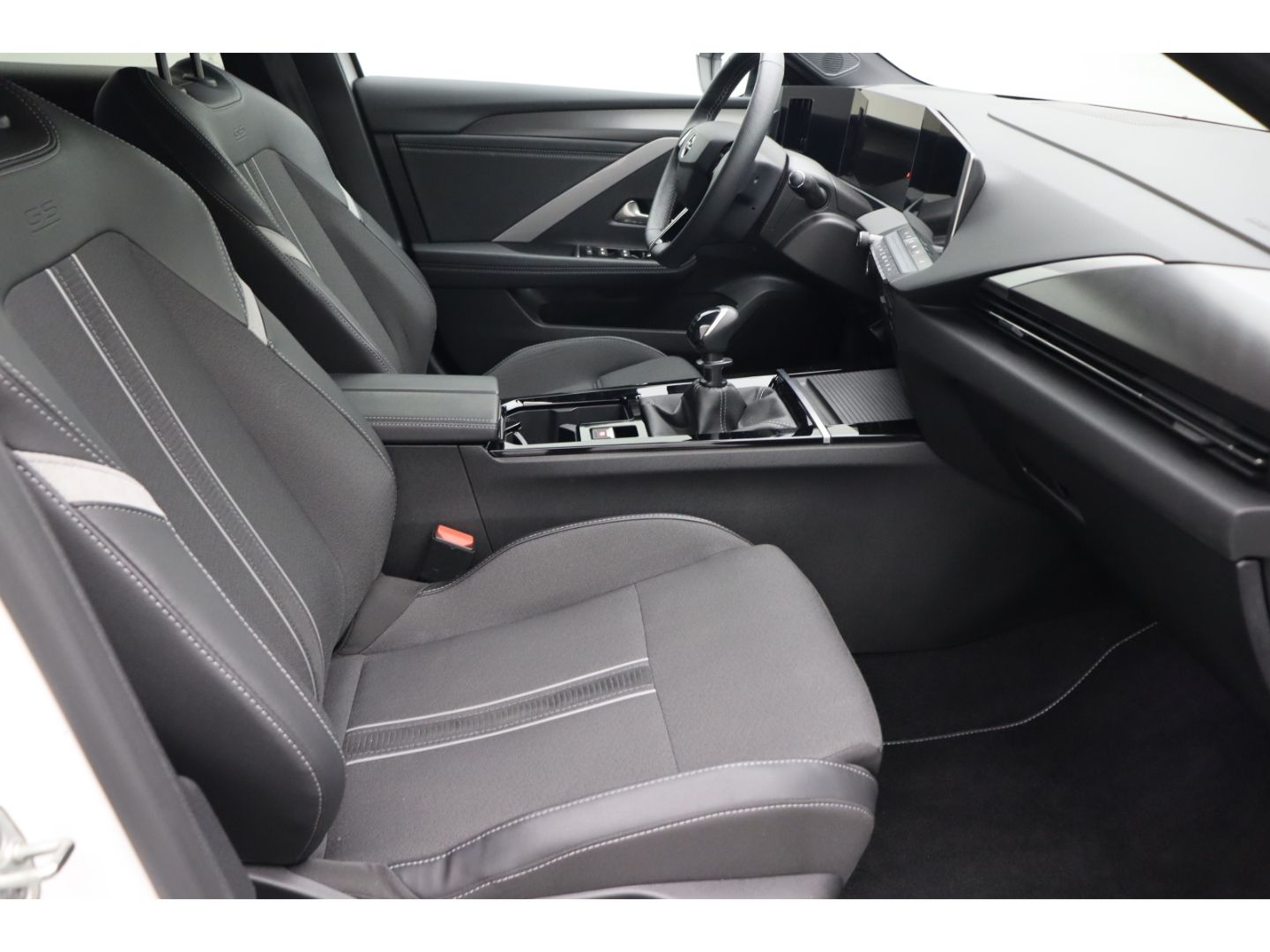 Fahrzeugabbildung Opel Astra L 1.2 Sports Tourer GS LED Kamera Touch