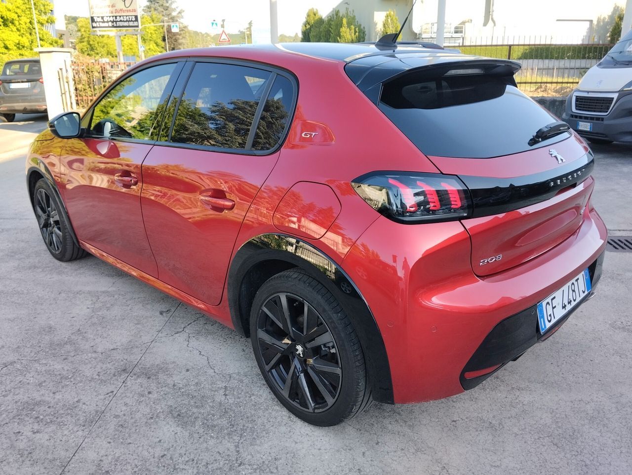 Peugeot 208 BlueHDi 100 Stop&Start 5 porte GT Pa imagem 3