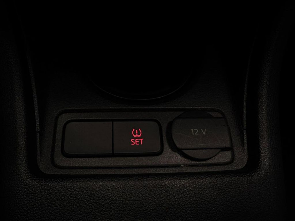 VW up! United ISOFIX KLIMAA 8-FACH DAB SPURHALTEASS VW up! United ISOFIX KLIMAA 8-FACH DAB SPURHALTEASS