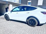 Tesla Model Y Hinterradantrieb RWD Garagefahrz. 1.Hand - Tesla in Wuppertal