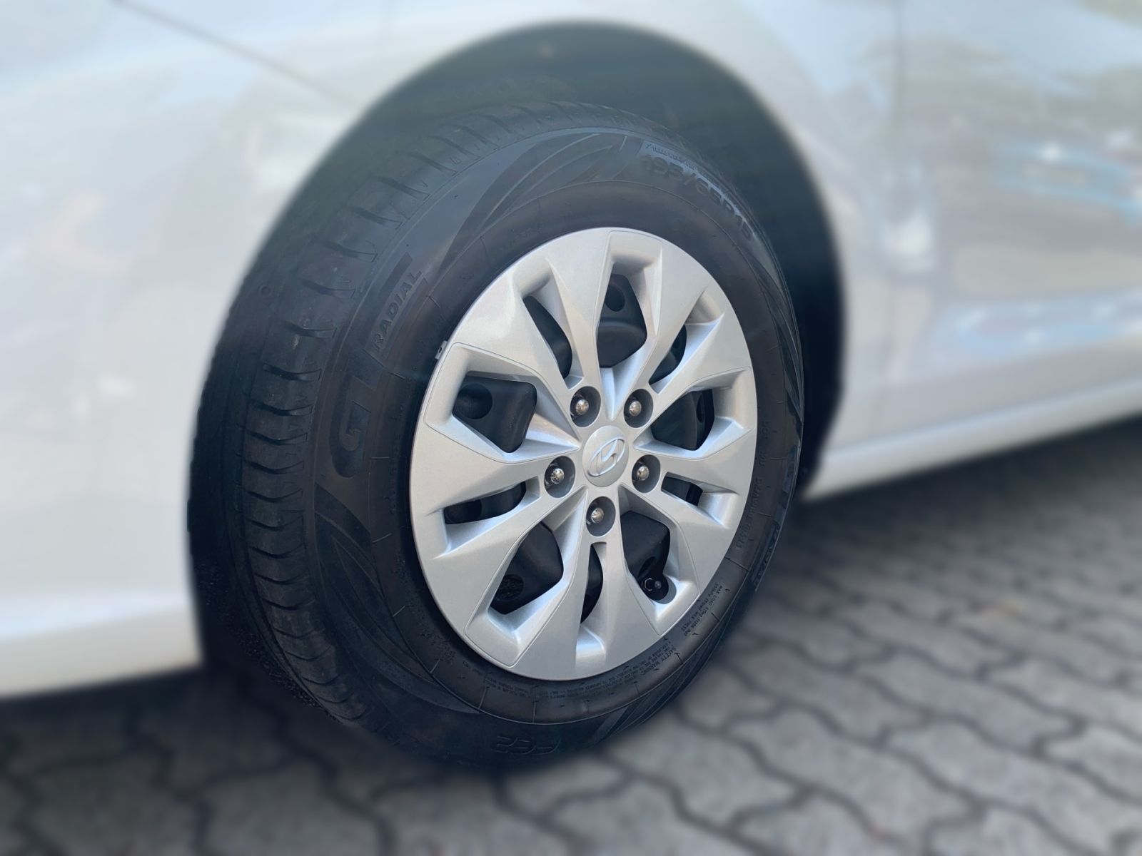 Fahrzeugabbildung Hyundai i30 1.4 Select 1 Hd 8xbereift