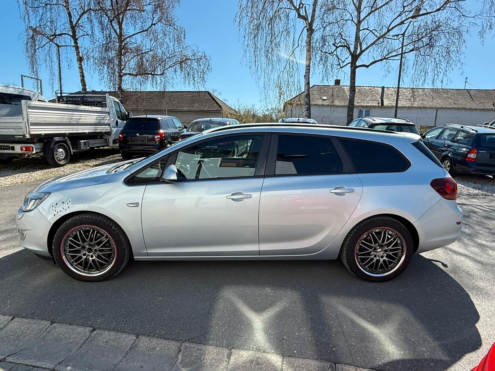 Opel Astra 2011 — photo 7