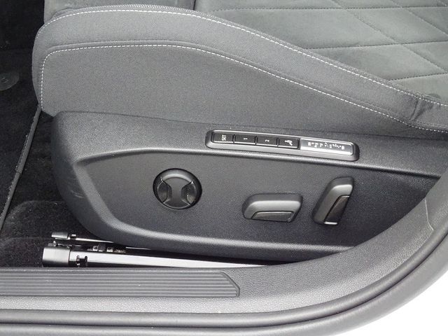 Golf  2.0 TDI DSG Style - LED Plus / Navi