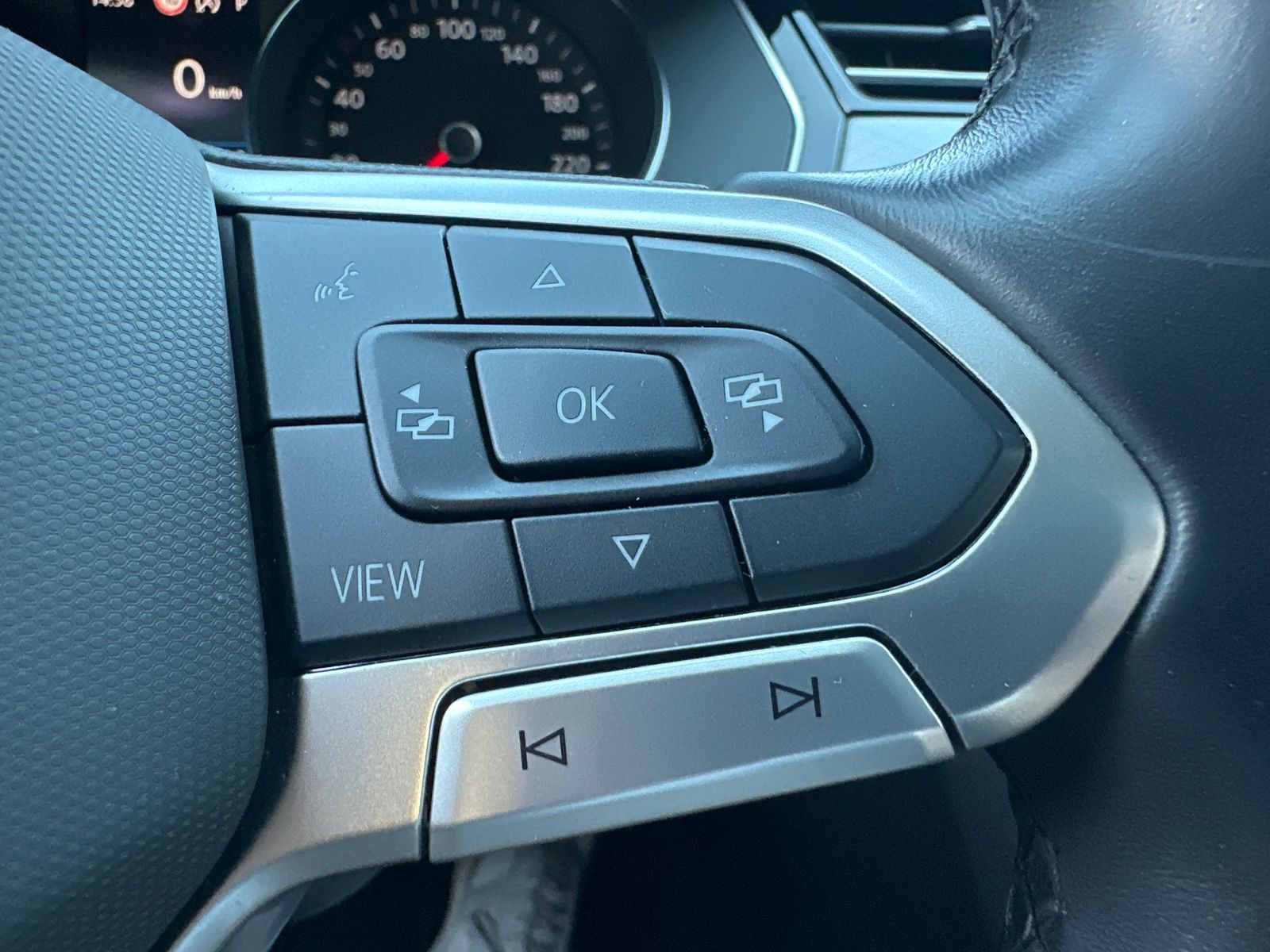 Fahrzeugabbildung Volkswagen Passat Variant 2.0 TDI DSG Business NAV+IQ-LIGHT