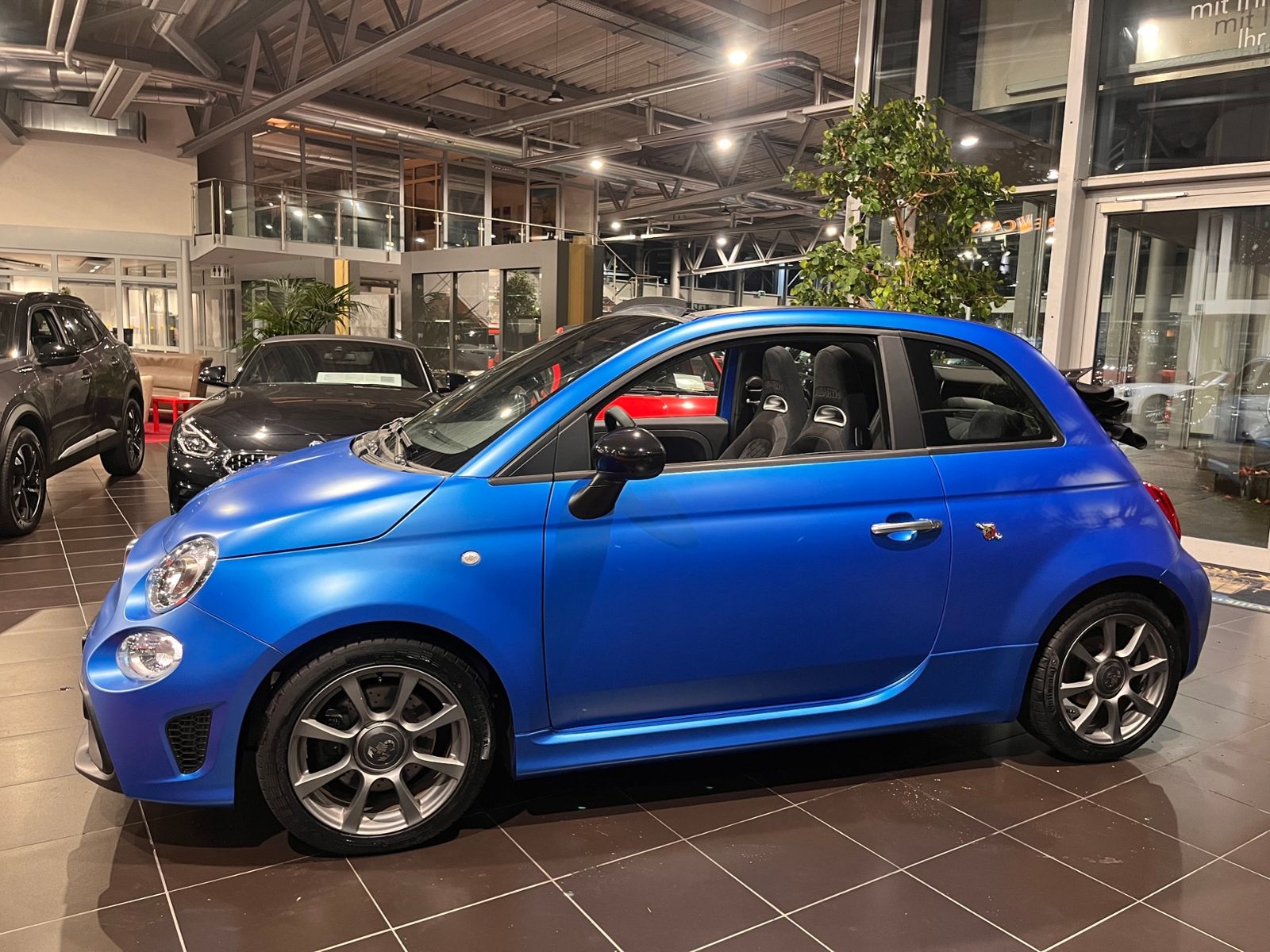 Fahrzeugabbildung Abarth 595C -BLAU MATT- LED  CARPLAY DAB ALU