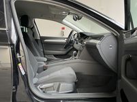 VW Passat Business2.0L/ACC/CarP./AHK/LANE bei Bilicar