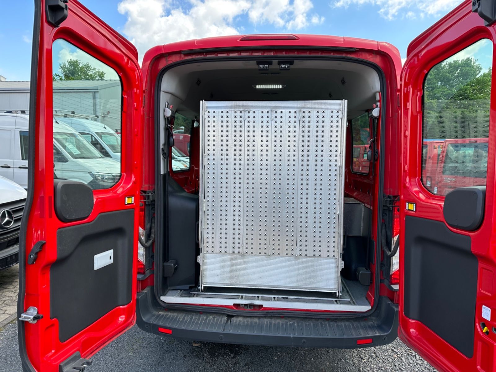 Fahrzeugabbildung Ford Transit Kombi 350 L3*7135*Klima*