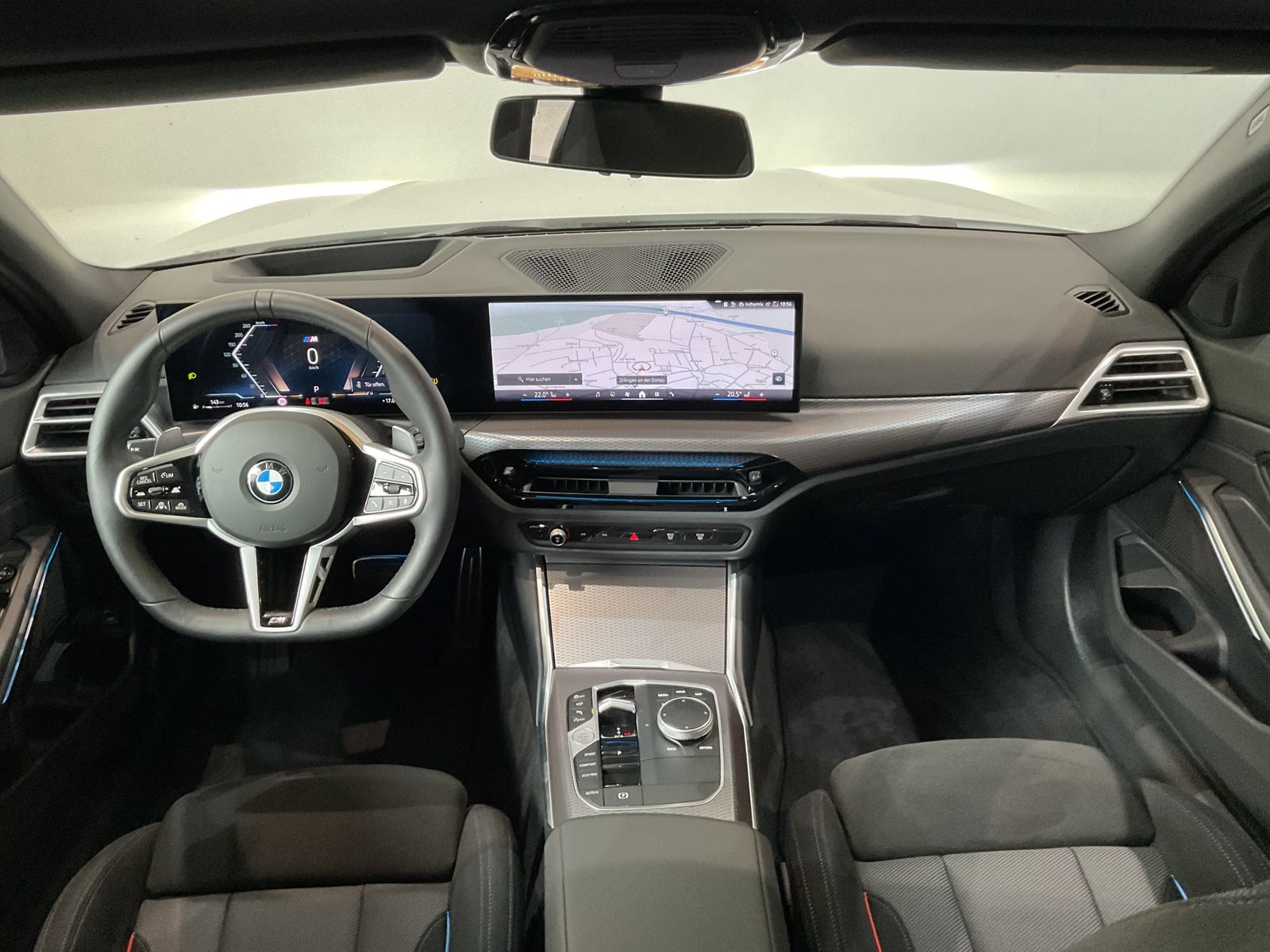 Fahrzeugabbildung BMW 330i xDrive | M Sportpaket pro | Panorama-Glasda