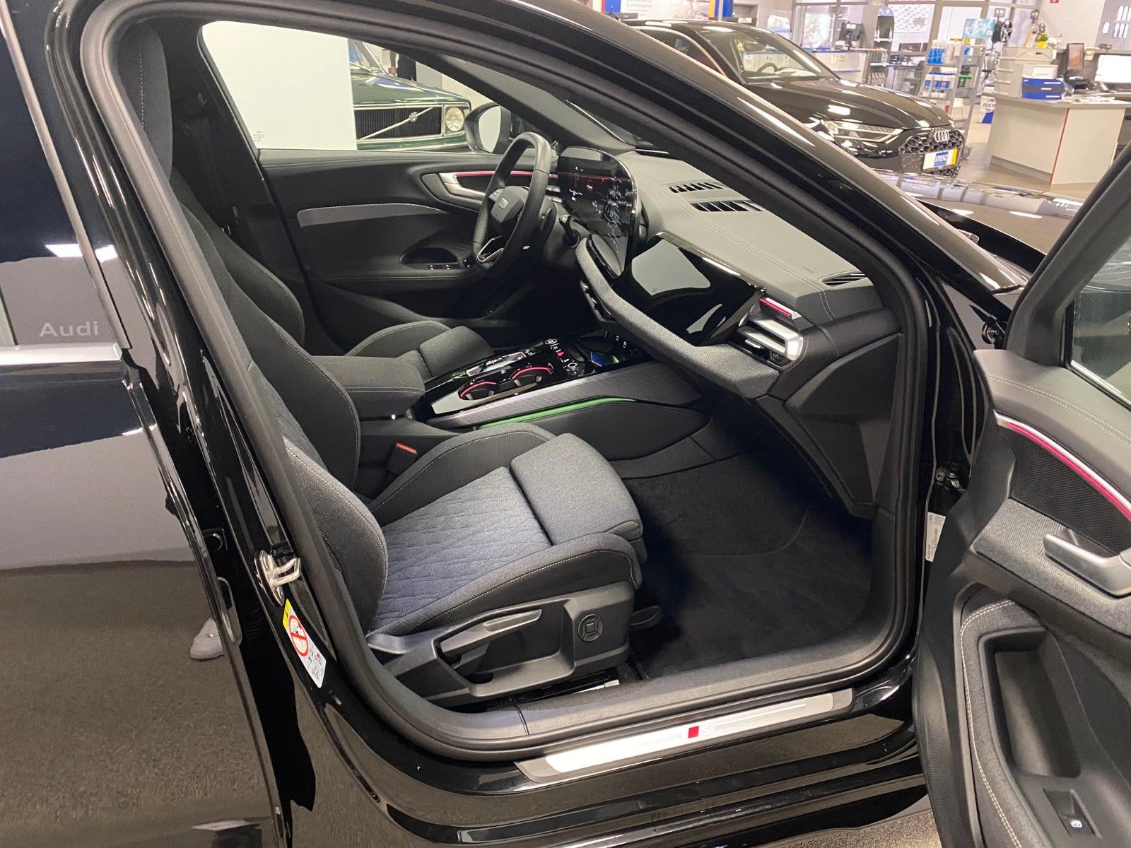 Fahrzeugabbildung Audi A5 B10 TFSI S tronic S-Line Avant+NAVI+19"+ACC+