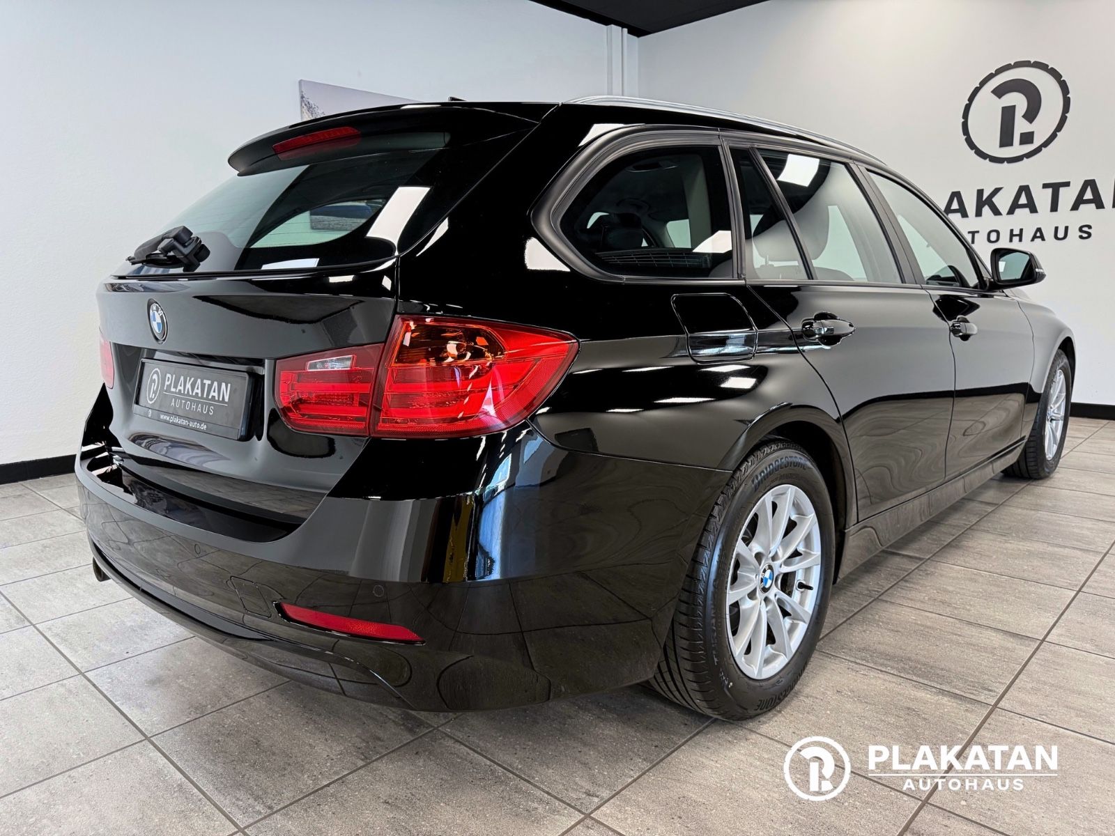 Fahrzeugabbildung BMW 318d Touring Leder Navi Bi-Xenon