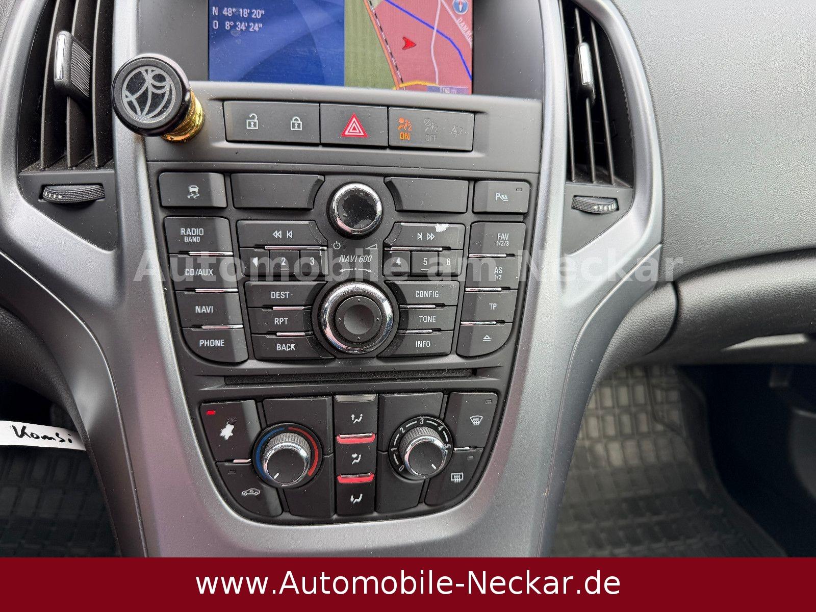 Opel Astra 2013 — photo 18