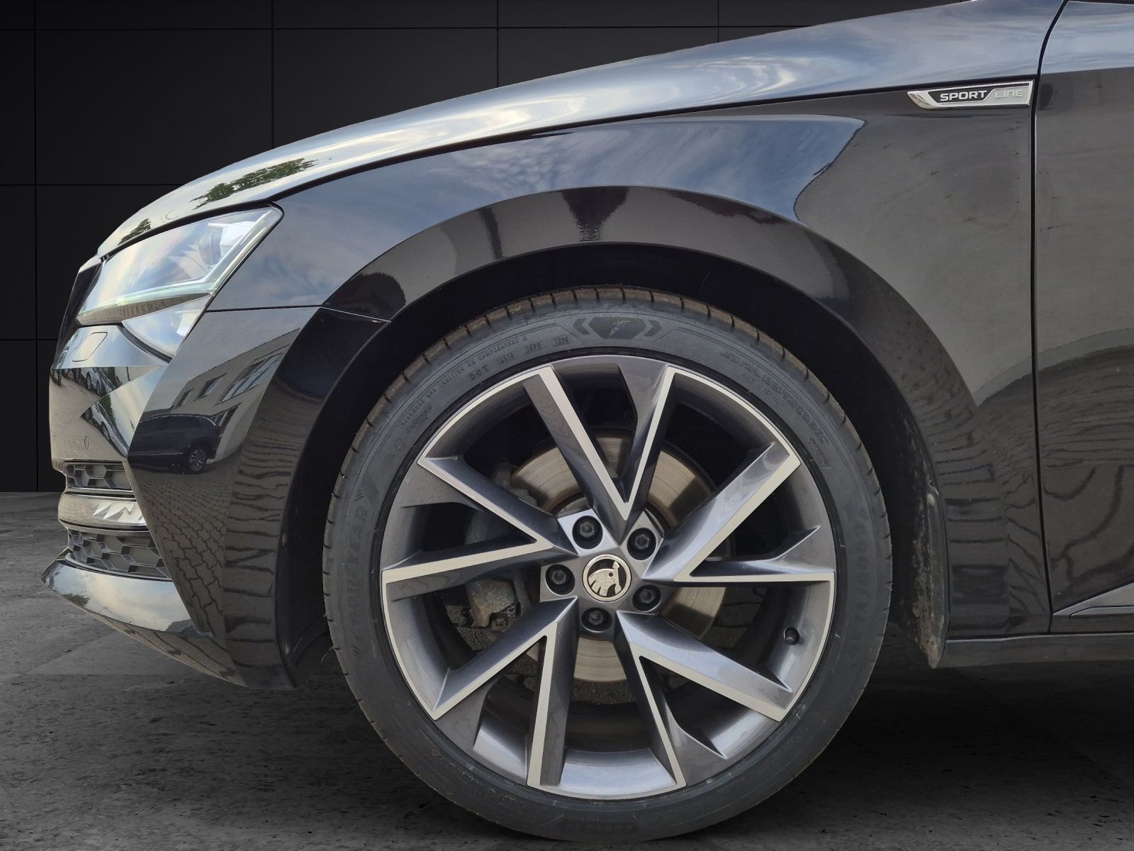 Fahrzeugabbildung SKODA Superb Combi TDI Sportline DSG 4x4 Matrix AHK Na