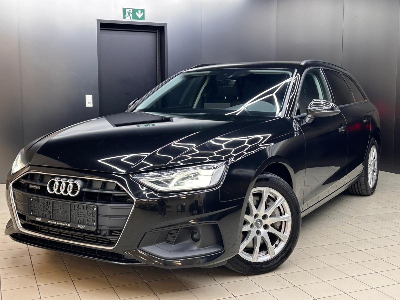 Fahrzeugabbildung Audi A4 45 TDI Quatt Tipt Sport LEDER+SHZ+NAV+LED+ACC