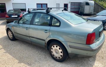 Bild 8 VW Passat 1.8 Lim. *KLIMAAUTO*TEILLEDER*EXPORT*
