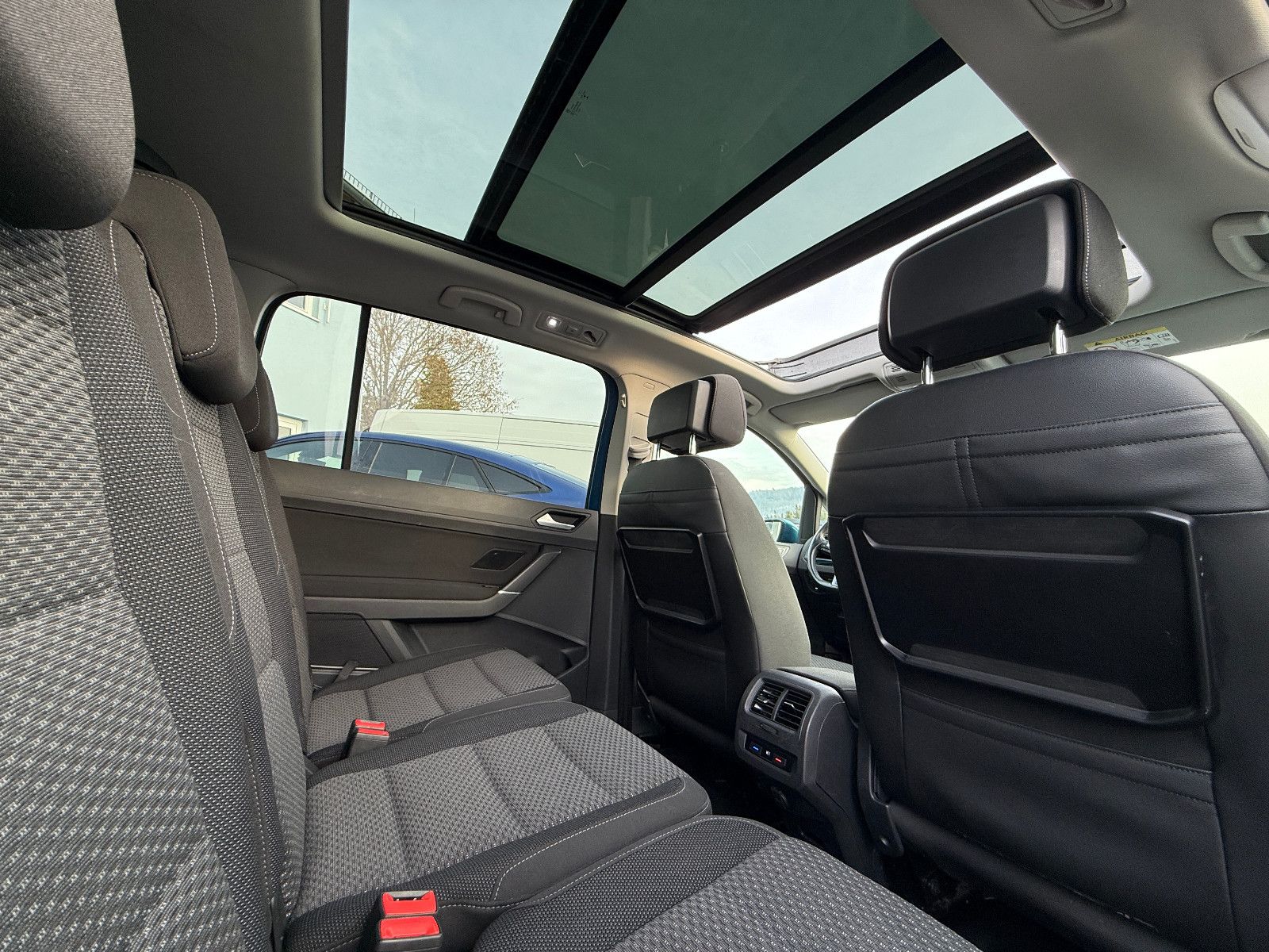 Fahrzeugabbildung Volkswagen Touran Comfortline ALLSTAR TSI ACC AHK Pano SHZ