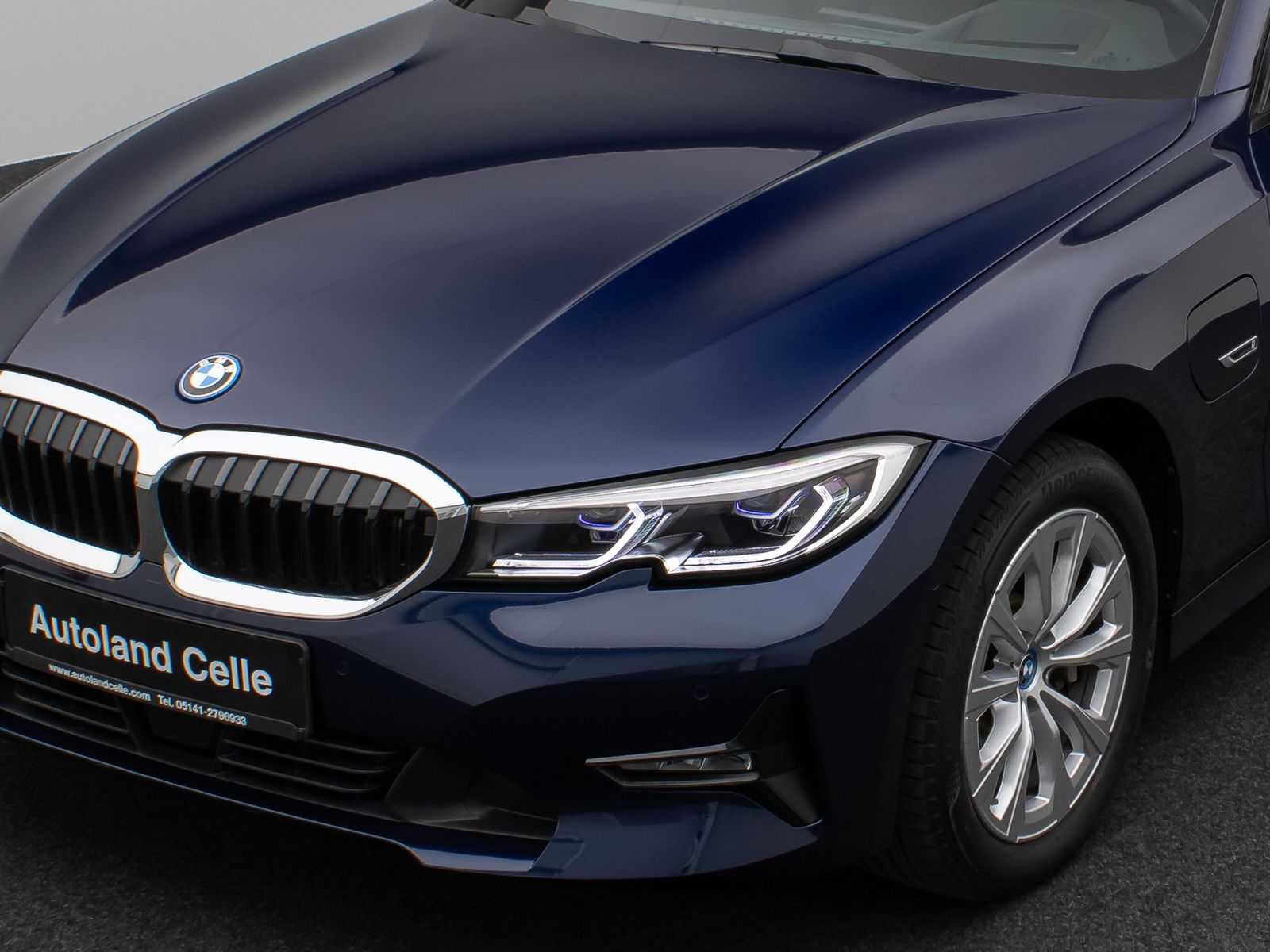 Fahrzeugabbildung BMW 330e Laser HUD DAB PDC Stop&Go Komfort Alarm