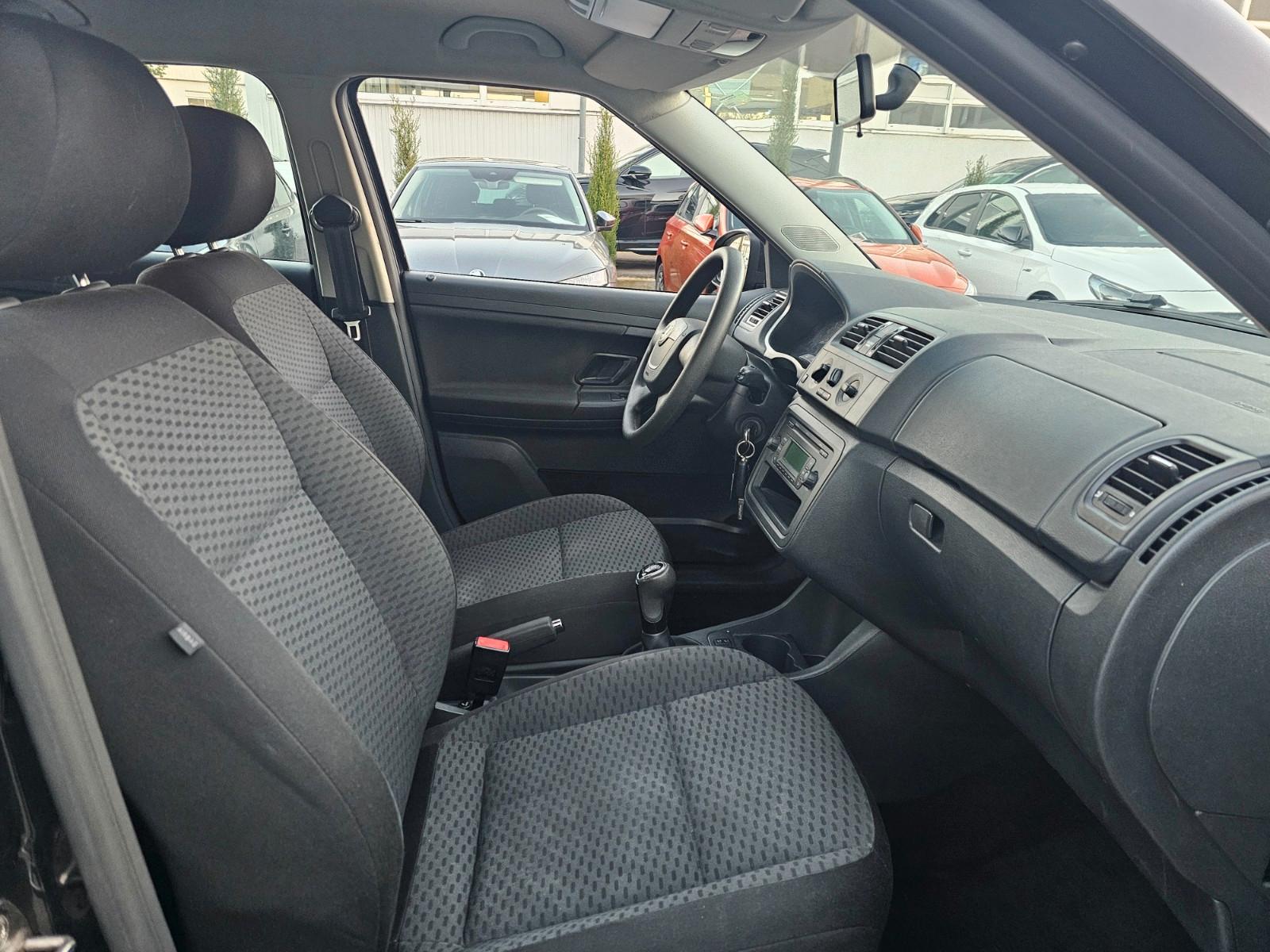 Skoda Fabia 2012 — photo 11